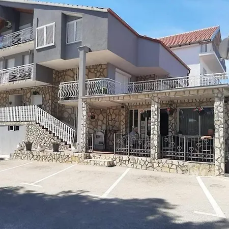 Apartmani Vodice I *